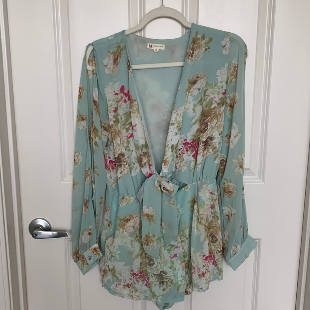 Gorgeous floral romper perfect for your adults. Excellent condition, medium